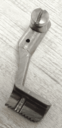 Лапка прижимная внутренняя Pfaff 145 (7.9 mm) 2/158 от магазина Promily в Ессентуках